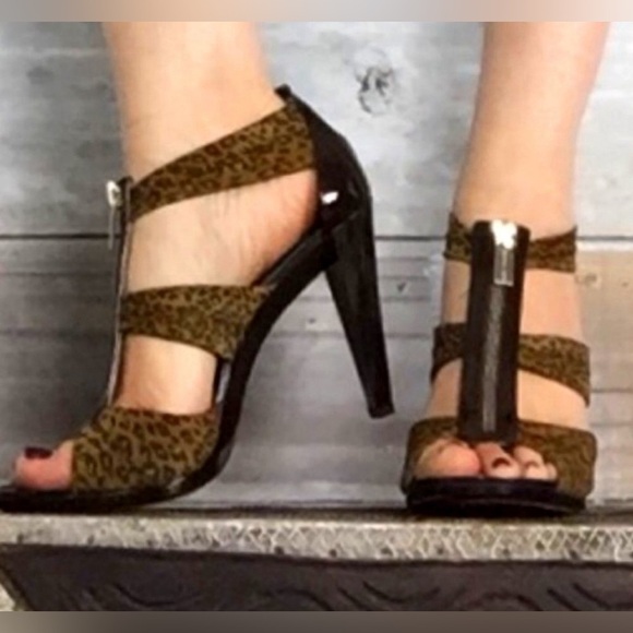 Michael Kors Cheetah Berkley T-Strap Heels Size 7.5 - Picture 1 of 16